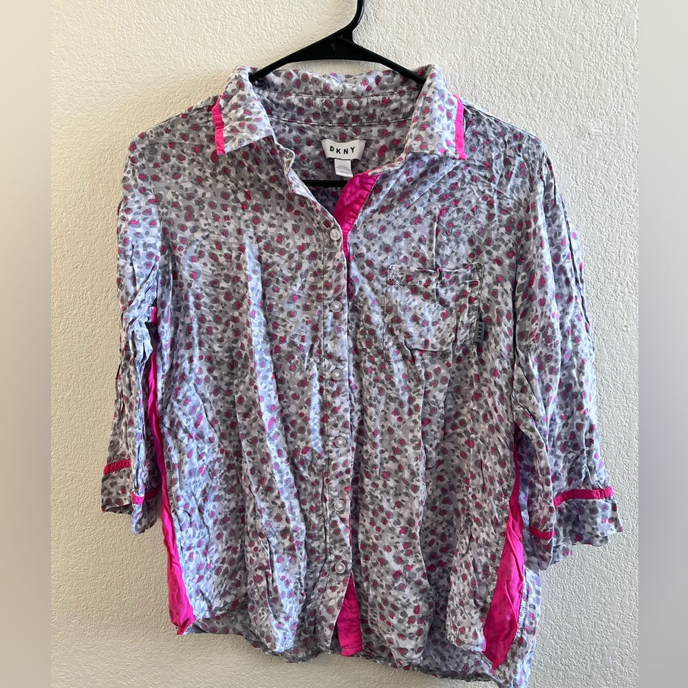 DKNY Womens Blouse Size Medium,3/4 Sleeve,100% Rayon ,Animal Print,Very Lightwei